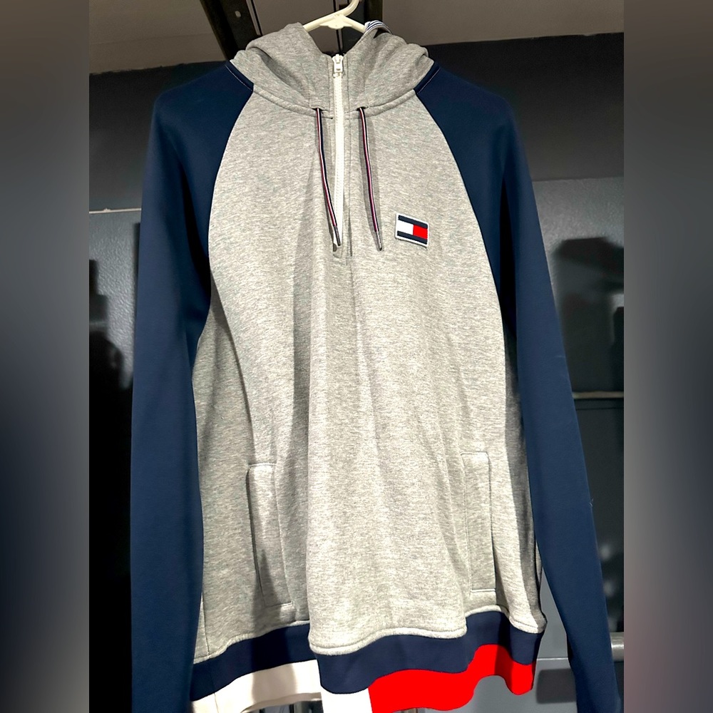 Tommy Hilfiger Hoodie Size Large